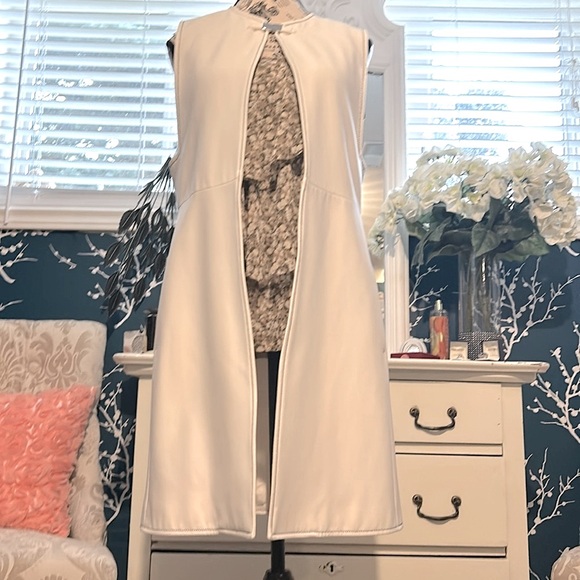 STUNNING, ZARA white cape. In size M - Picture 14 of 15